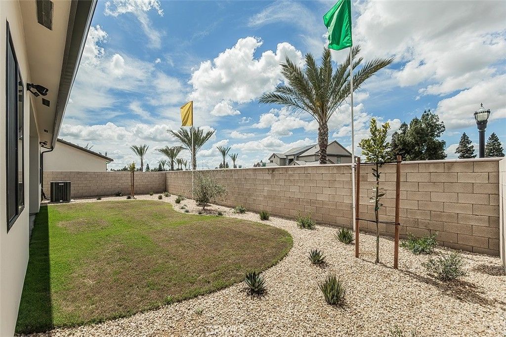 Image 55 of property listing at 11421 N Live Oak Drive, Fresno, CA 93730