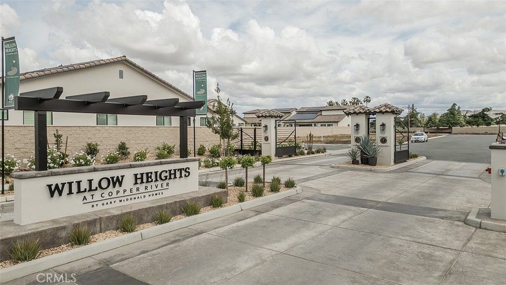 Image 75 of property listing at 11421 N Live Oak Drive, Fresno, CA 93730