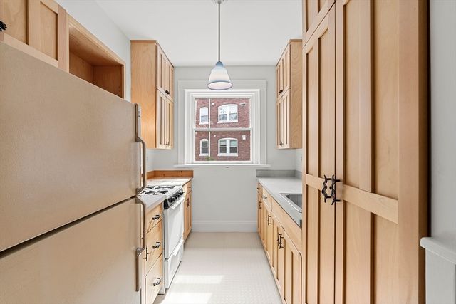 231 Rawson Rd 4, Brookline, MA 02445