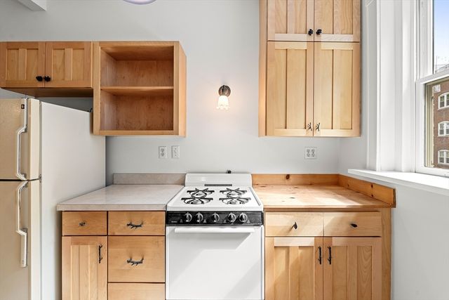 231 Rawson Rd 4, Brookline, MA 02445