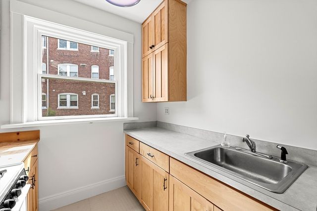 231 Rawson Rd 4, Brookline, MA 02445