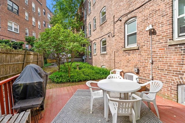 231 Rawson Rd 4, Brookline, MA 02445