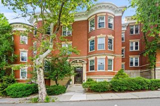 231 Rawson Rd 4, Brookline, MA 02445