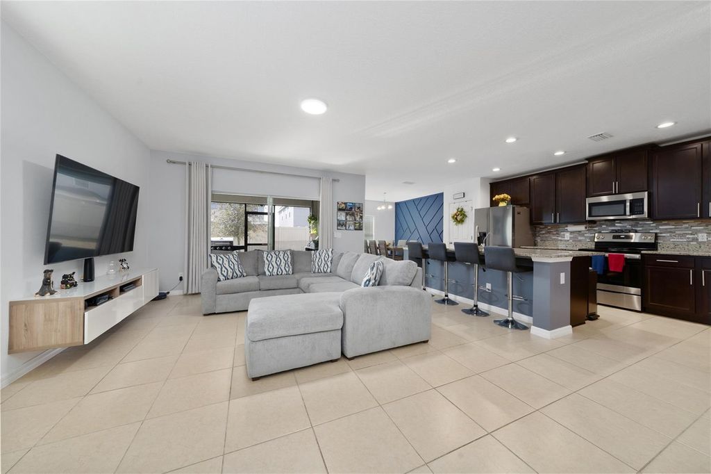 Image 4 of property listing at 454 ANNABELLE WAY, Davenport, FL 33837