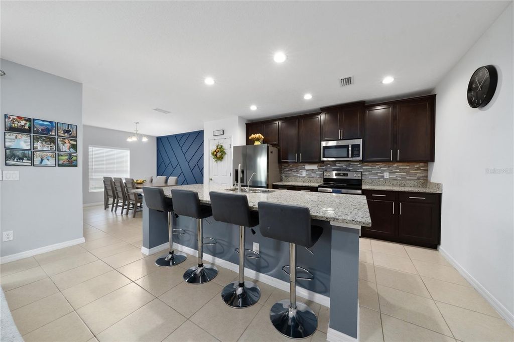 Image 6 of property listing at 454 ANNABELLE WAY, Davenport, FL 33837