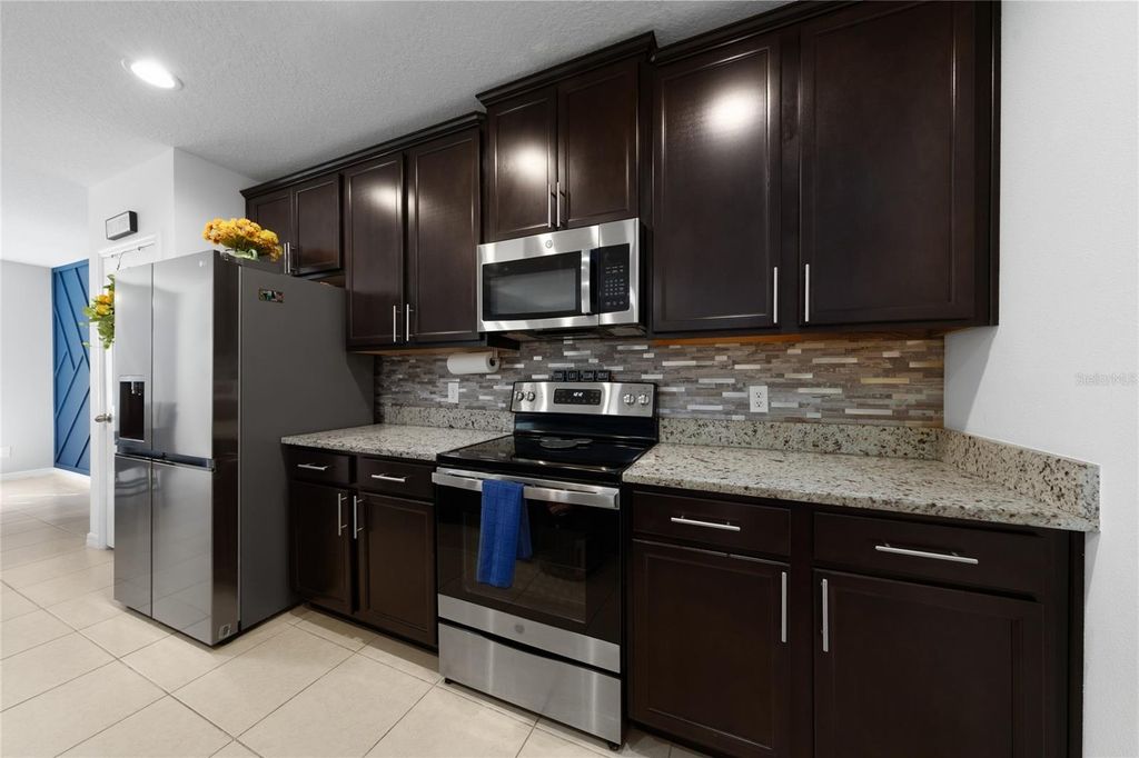 Image 7 of property listing at 454 ANNABELLE WAY, Davenport, FL 33837