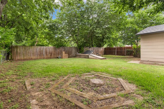 829 Yale Street, River Oaks, TX 76114