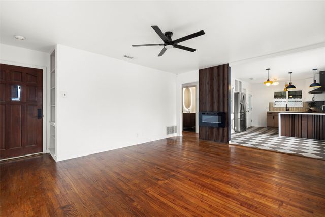 829 Yale Street, River Oaks, TX 76114