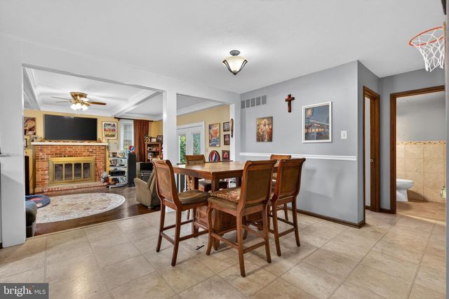 9 RENEE CIR, Richboro, PA 18954