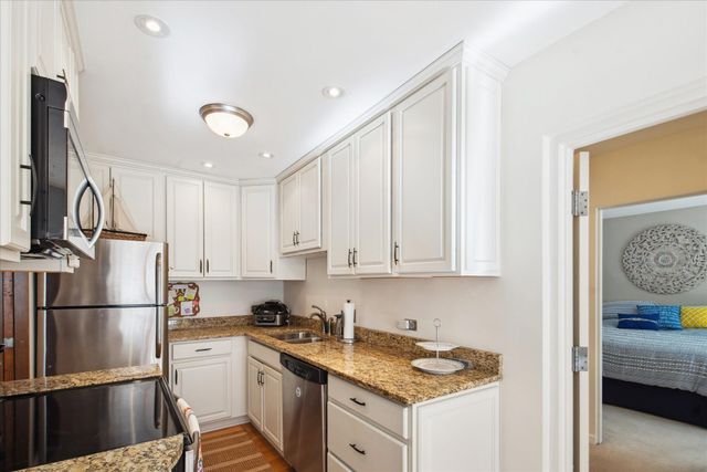 2928 Dean Parkway 2J, Minneapolis, MN 55416