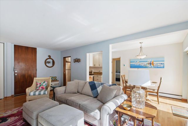2928 Dean Parkway 2J, Minneapolis, MN 55416
