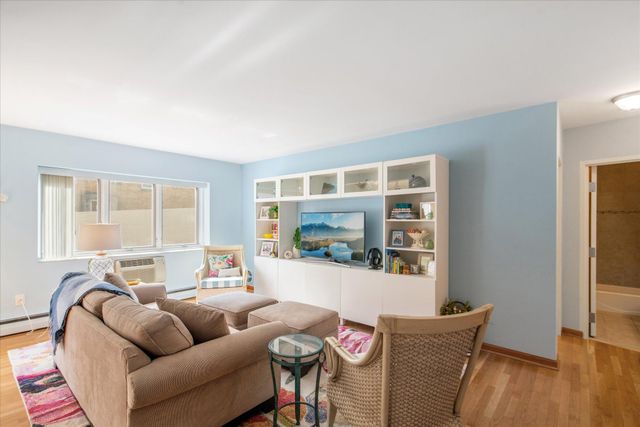 2928 Dean Parkway 2J, Minneapolis, MN 55416