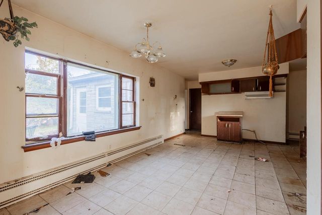 10019 N Cedarburg ROAD, Mequon, WI 53092