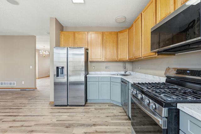 9980 Wildflower Drive, Eden Prairie, MN 55347