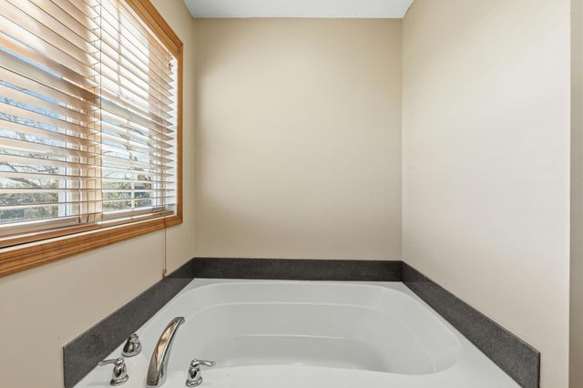 9980 Wildflower Drive, Eden Prairie, MN 55347