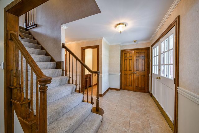 2230 Barger Court, Wheaton, IL 60189