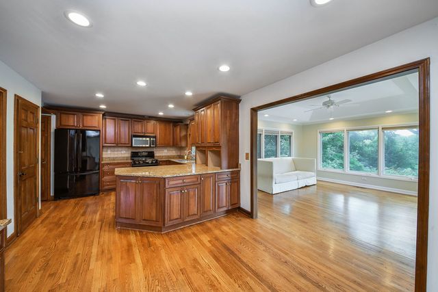2230 Barger Court, Wheaton, IL 60189