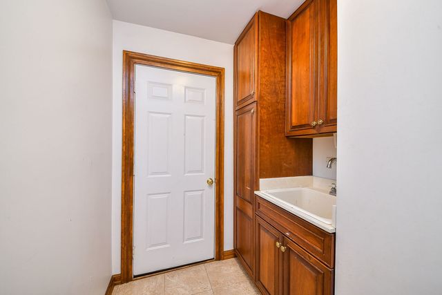 2230 Barger Court, Wheaton, IL 60189