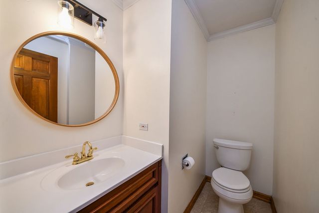 2230 Barger Court, Wheaton, IL 60189