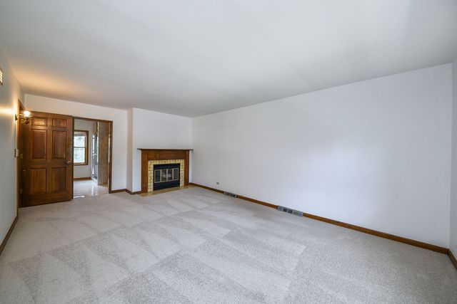 2230 Barger Court, Wheaton, IL 60189