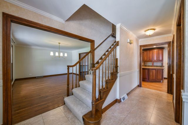 2230 Barger Court, Wheaton, IL 60189