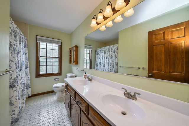 2230 Barger Court, Wheaton, IL 60189