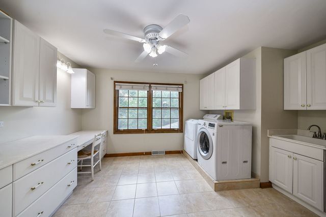 2230 Barger Court, Wheaton, IL 60189