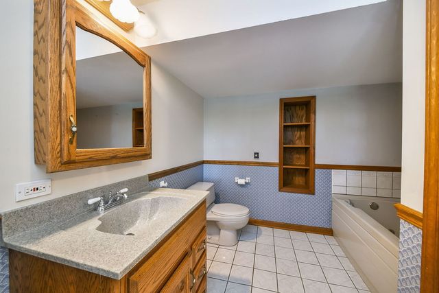 2230 Barger Court, Wheaton, IL 60189