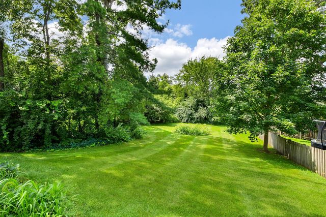 2230 Barger Court, Wheaton, IL 60189