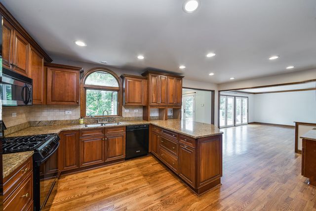 2230 Barger Court, Wheaton, IL 60189