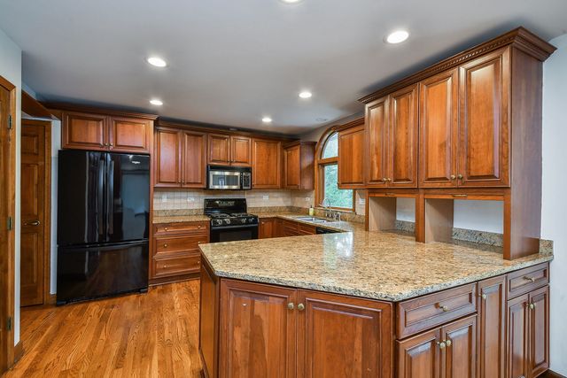 2230 Barger Court, Wheaton, IL 60189