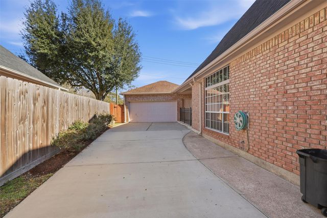 1918 Winter Knoll Way, Houston, TX 77062