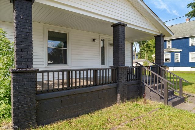 2235 Winfield Way NE, Canton, OH 44705