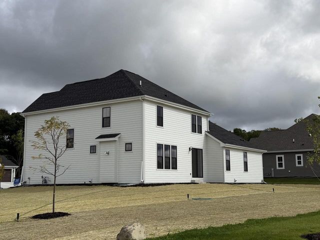 N66W21225 Sweet Clover DRIVE, Menomonee Falls, WI 53051