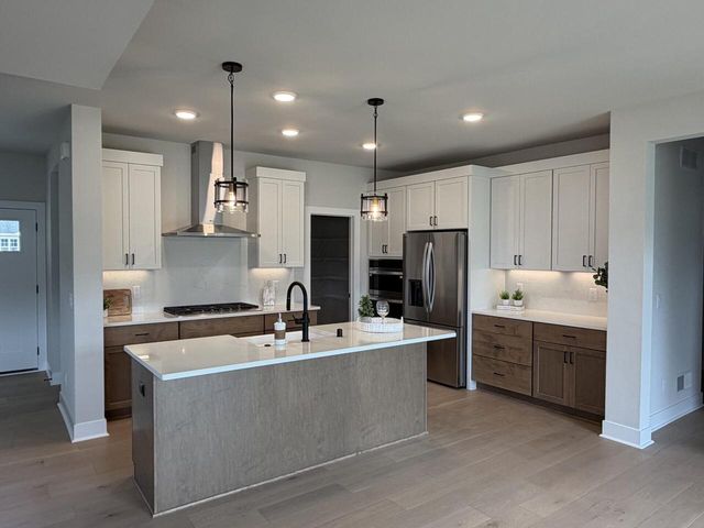 N66W21225 Sweet Clover DRIVE, Menomonee Falls, WI 53051