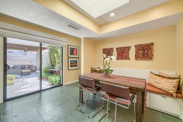 3047 E STELLA Lane, Phoenix, AZ 85016