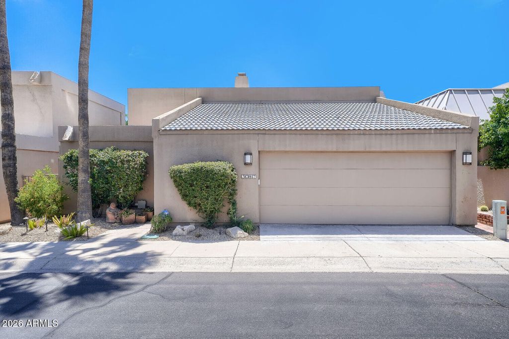 3047 E STELLA Lane, Phoenix, AZ 85016