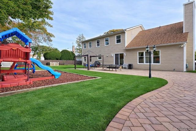 5 Pine Street, Plainview, NY 11803