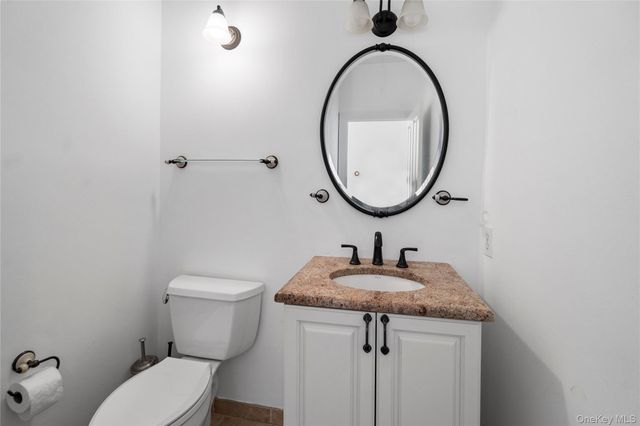 5 Pine Street, Plainview, NY 11803