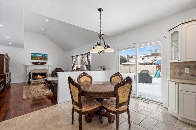 5 Pine Street, Plainview, NY 11803