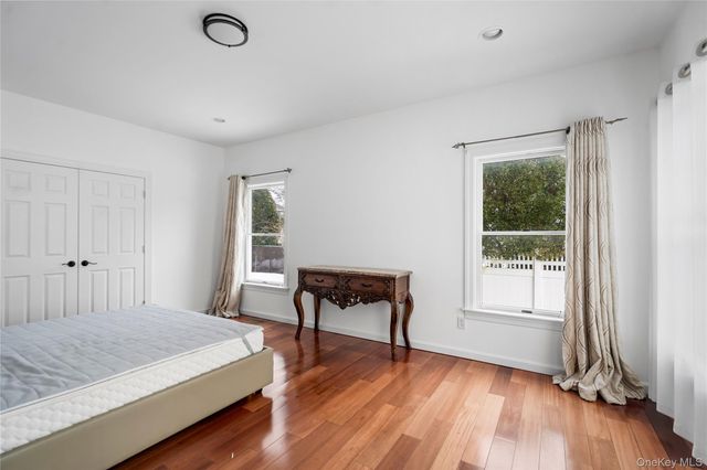 5 Pine Street, Plainview, NY 11803