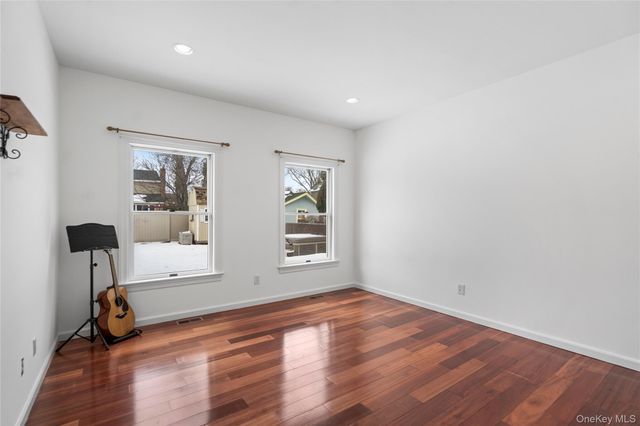 5 Pine Street, Plainview, NY 11803