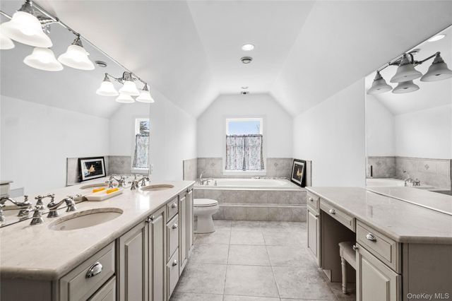 5 Pine Street, Plainview, NY 11803