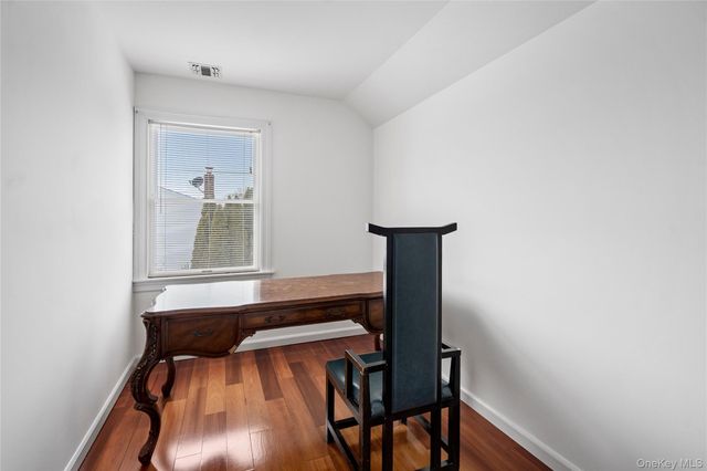 5 Pine Street, Plainview, NY 11803