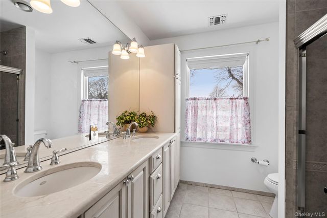 5 Pine Street, Plainview, NY 11803