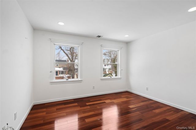 5 Pine Street, Plainview, NY 11803