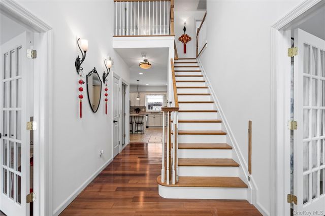 5 Pine Street, Plainview, NY 11803