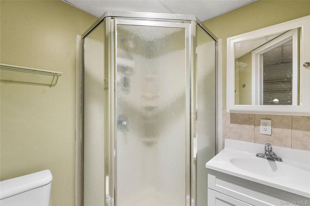 5 Pine Street, Plainview, NY 11803