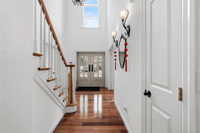 5 Pine Street, Plainview, NY 11803