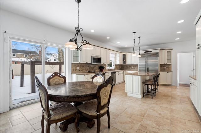 5 Pine Street, Plainview, NY 11803